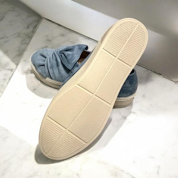 Stuart Weitzman Women's Blue Suede Twisteze Slip-On Shoes - Picture 4 of 4